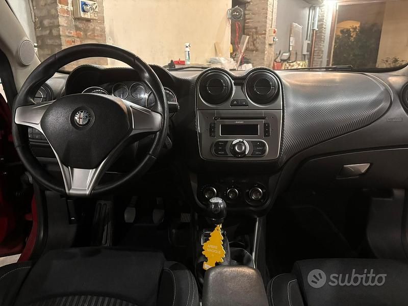 Second-hand Alfa Romeo MiTo Distinctive 79 CP (58 kW) 2009 Roșu Hatchback
