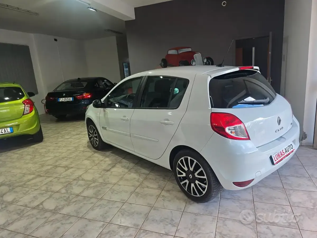Usata Renault Clio IV Dynamique 103 CV (75 kW) 2012 Bianco Berlina