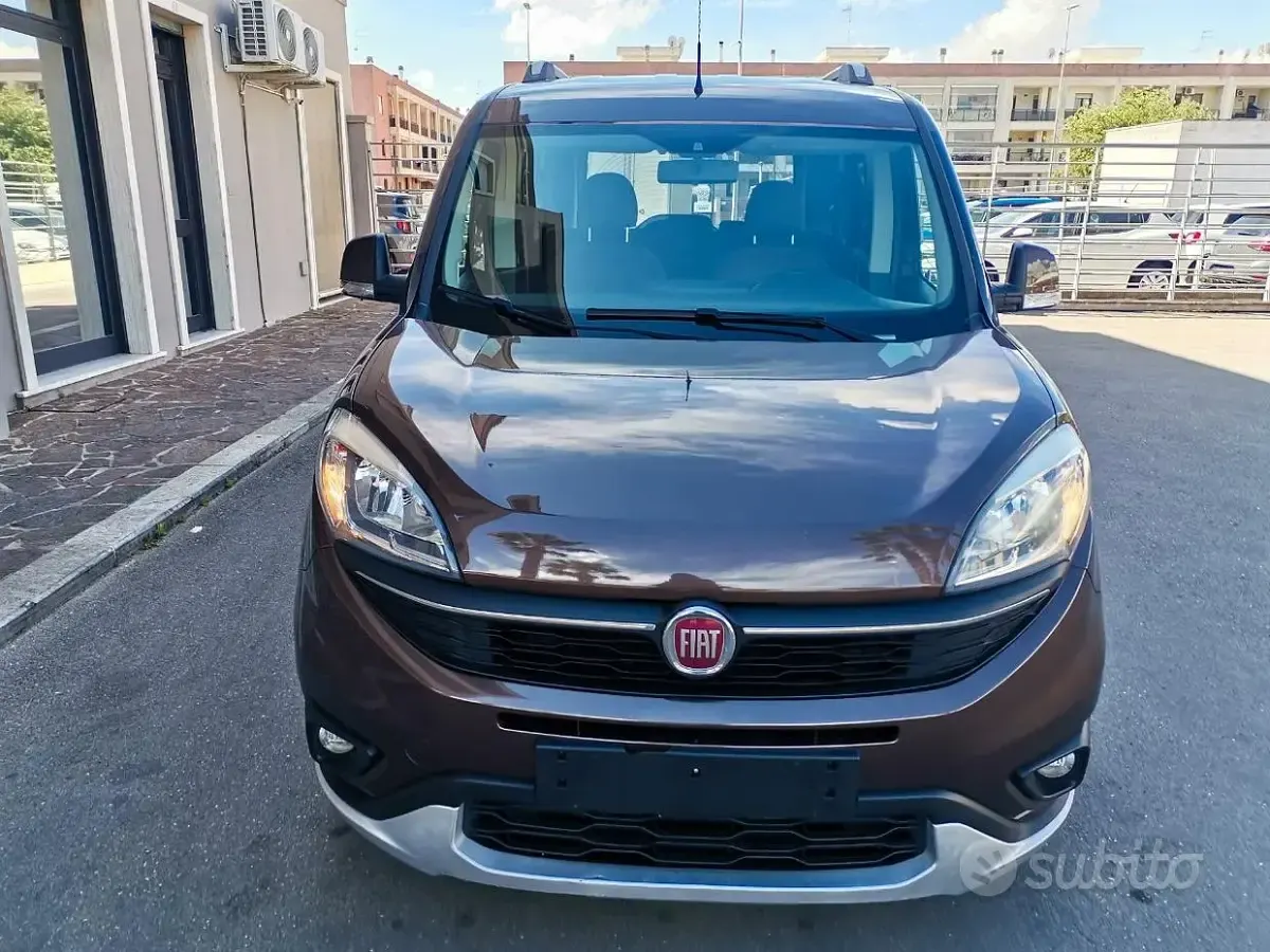 Usata Fiat Doblò Trekking 120 CV (88 kW) 2016 Marrone Monovolume