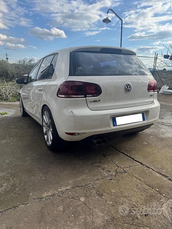 Usata VW Golf VI 110 CV (80 kW) 2010 Bianco Utilitaria