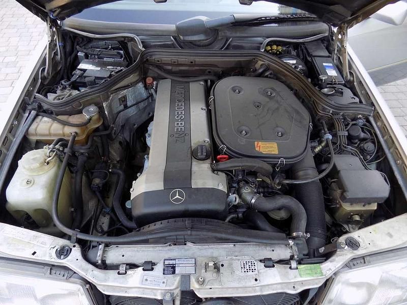 Usata Mercedes E300 220 CV (161 kW) 1993 Argento Cabrio