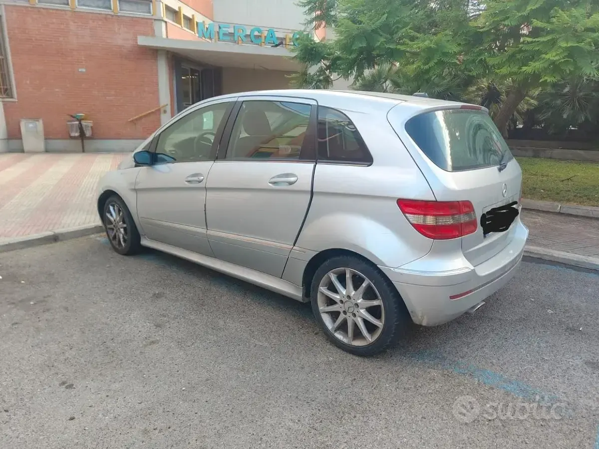 Usata Mercedes B200 136 CV (100 kW) 2006 Grigio Monovolume