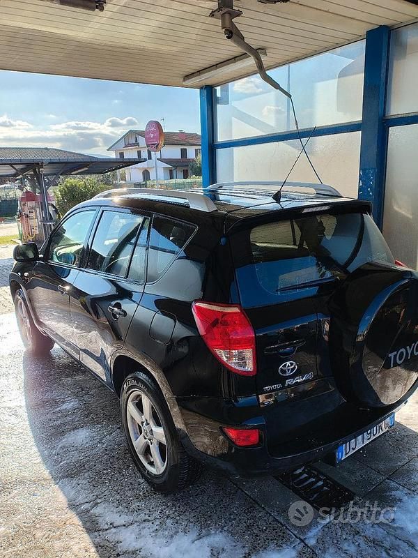 Begagnad Toyota RAV4 136 HK (100 kW) 2007 Svart SUV