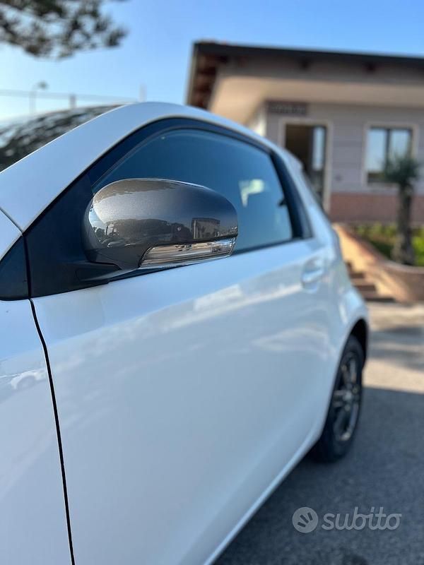 Usata Toyota iQ Sol 67 CV (49 kW) 2010 Bianco Utilitaria