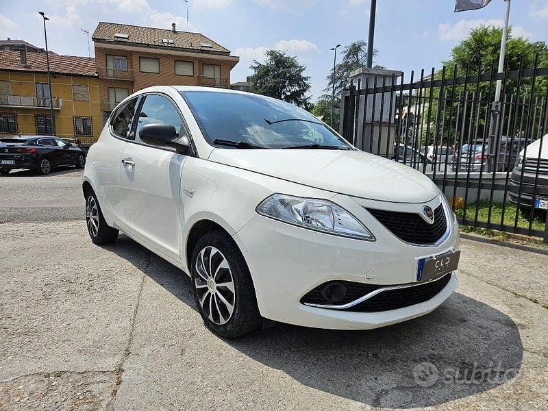 Usata Lancia Ypsilon 69 CV (50 kW) 2016 Bianco Utilitaria