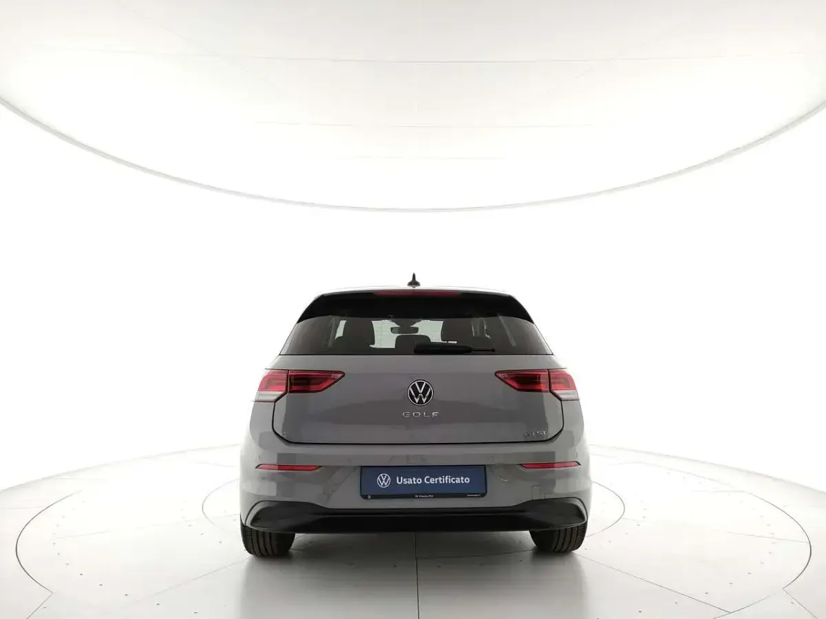 Usata VW Golf VIII Life 110 CV (80 kW) 2022 Moonstone grey Berlina