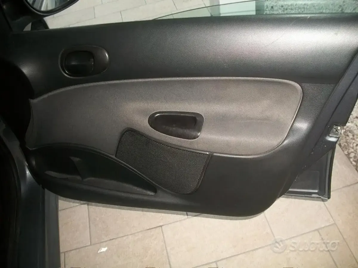 Usata Peugeot 206 57 CV (41 kW) 2010 Grigio Berlina