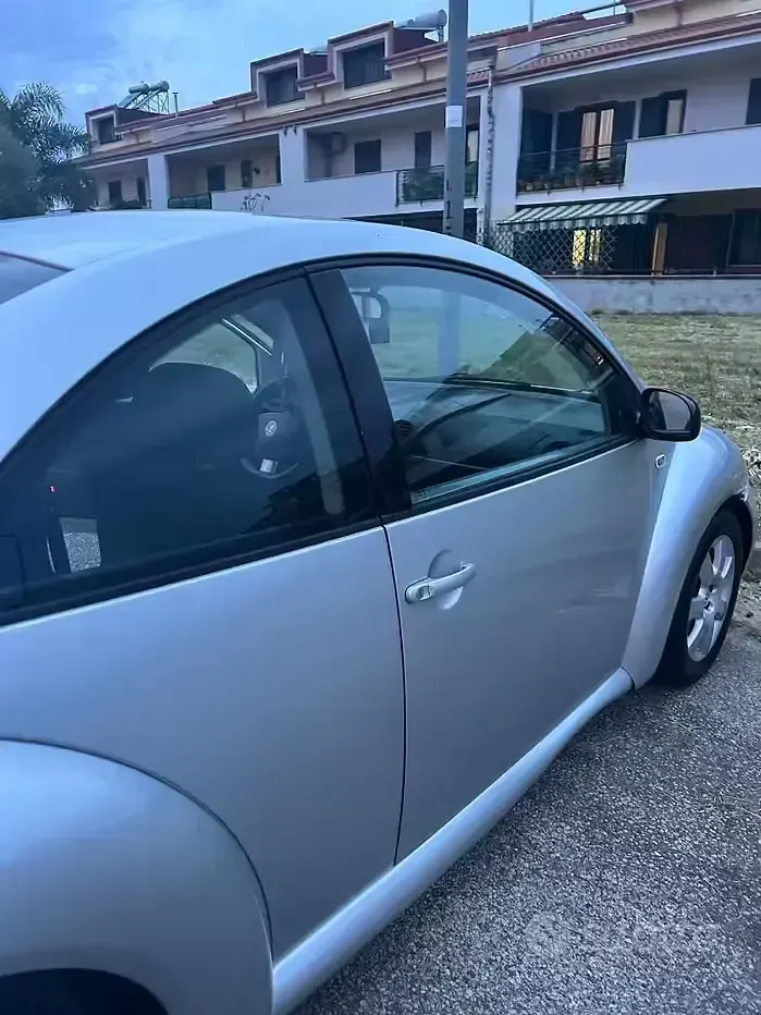 Usata VW New Beetle 101 CV (74 kW) 2003 Grigio Utilitaria