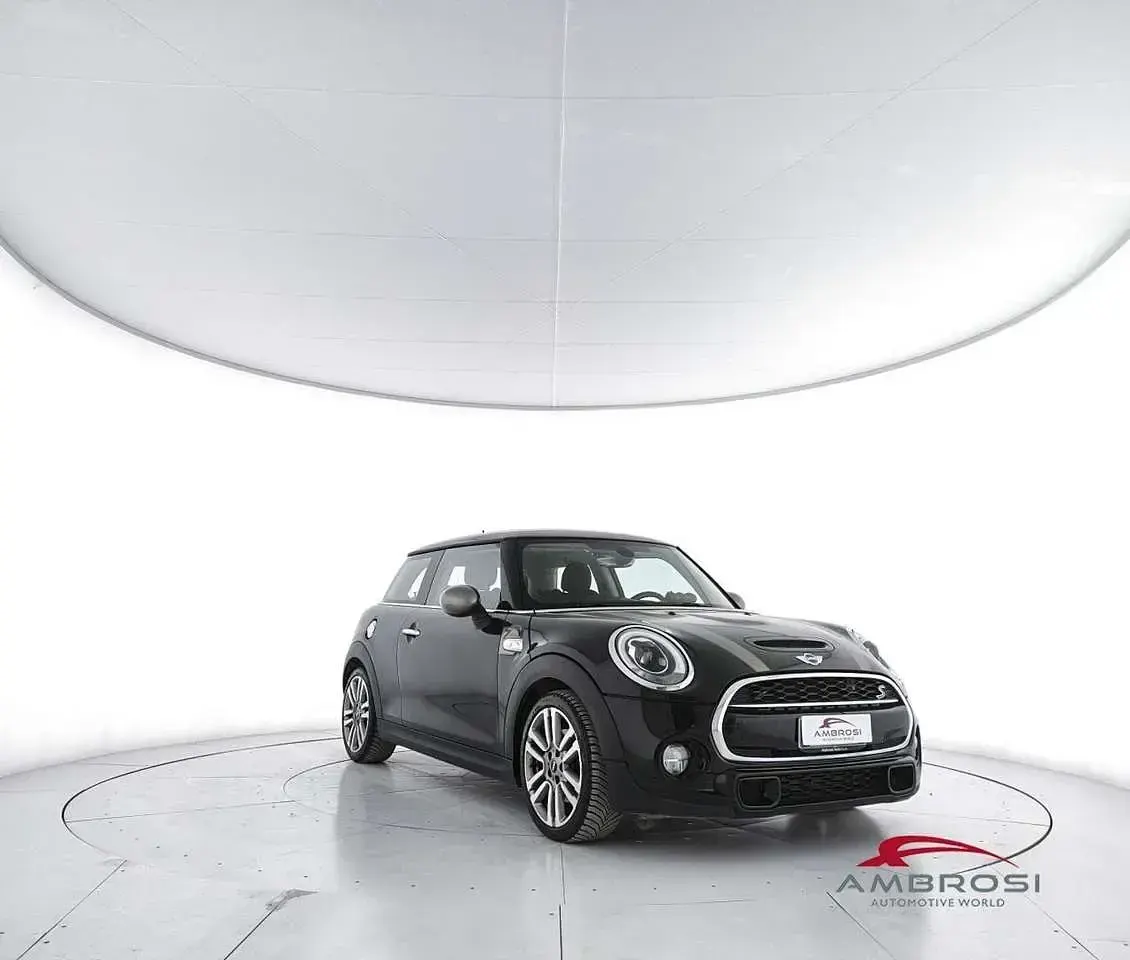 Begagnad Mini Cooper SD 170 HK (125 kW) 2017 Svart Halvkombi