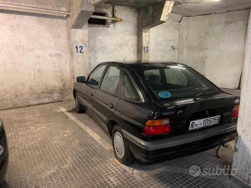 Usata Ford Escort 61 CV (44 kW) 1991 Nero Berlina