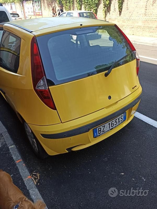 Usata Fiat Punto 80 CV (58 kW) 2002 Giallo Utilitaria