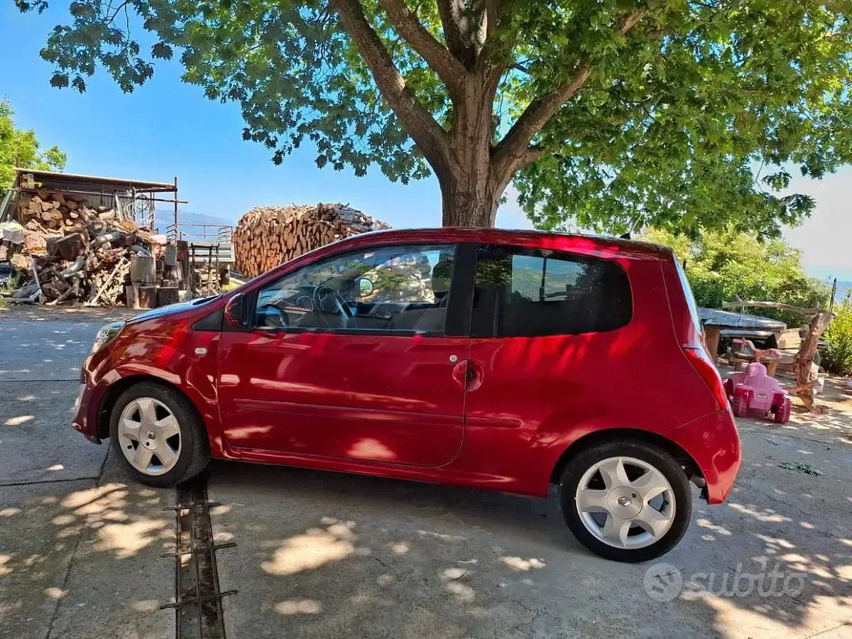 Usata Renault Twingo 75 CV (55 kW) 2009 Rosso Utilitaria