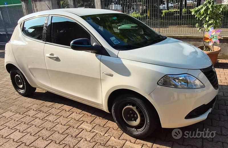 Usata Lancia Ypsilon 69 CV (50 kW) 2014 Bianco Utilitaria