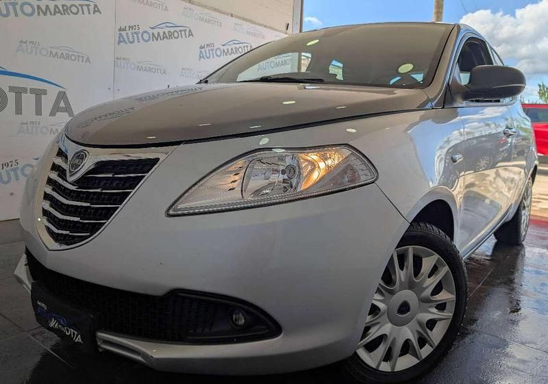 Usata Lancia Ypsilon 69 CV (50 kW) 2013 Grigio Utilitaria