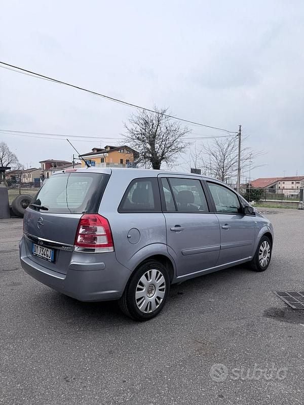 Usata Opel Zafira 94 CV (69 kW) 2009 Grigio Monovolume