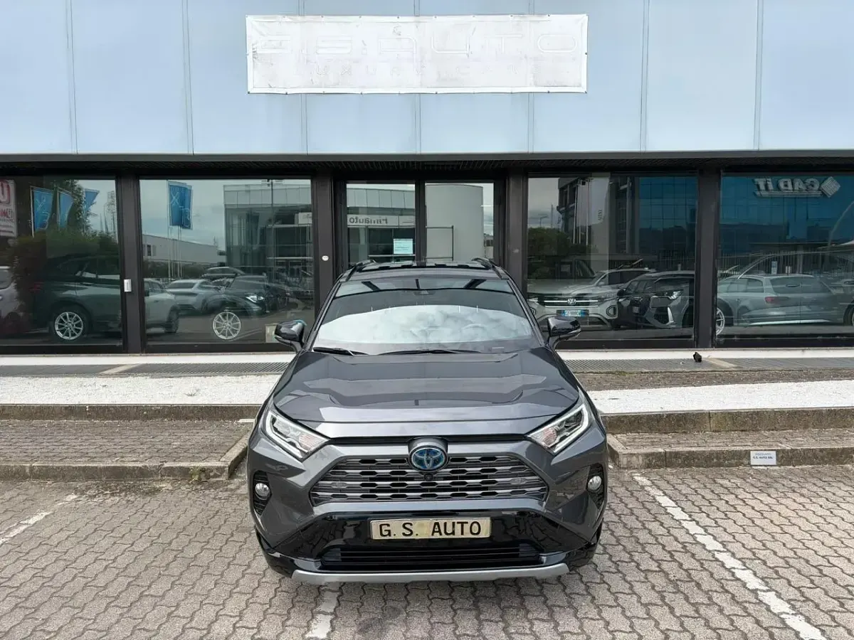 Usata Toyota RAV4 Hybrid Style 178 CV (130 kW) 2020 Grigio SUV