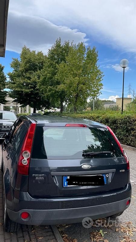 Usata Ford Fiesta 80 CV (58 kW) 2007 Nero Utilitaria