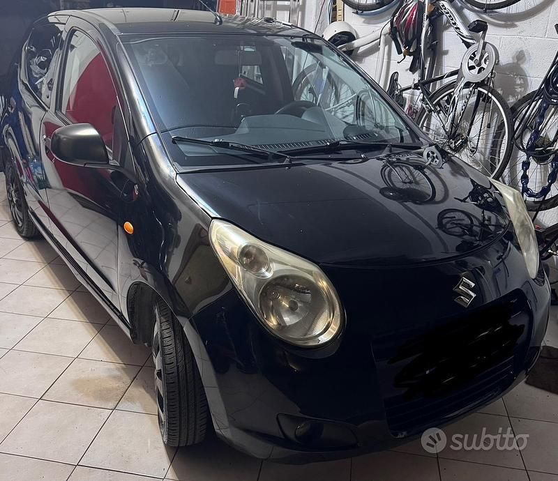 Nero Usata 2010 Suzuki Alto Due volumi | 4500 € (Cara) - Immagine 1/4