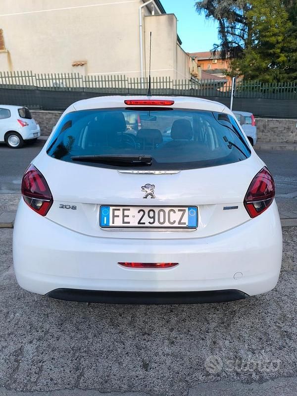 Usata Peugeot 208 Active 82 CV (60 kW) 2016 Bianco Utilitaria