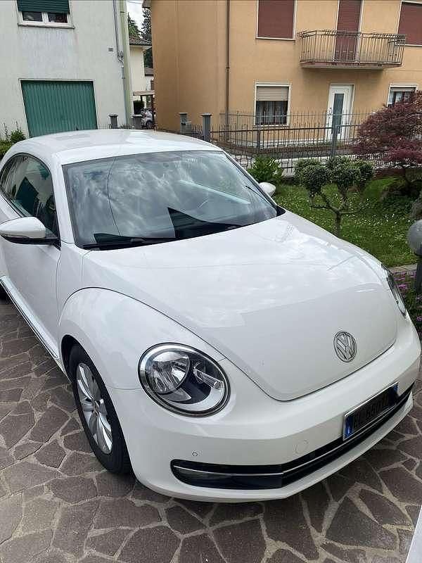 Usata VW Beetle 105 CV (77 kW) 2012 Bianco Utilitaria