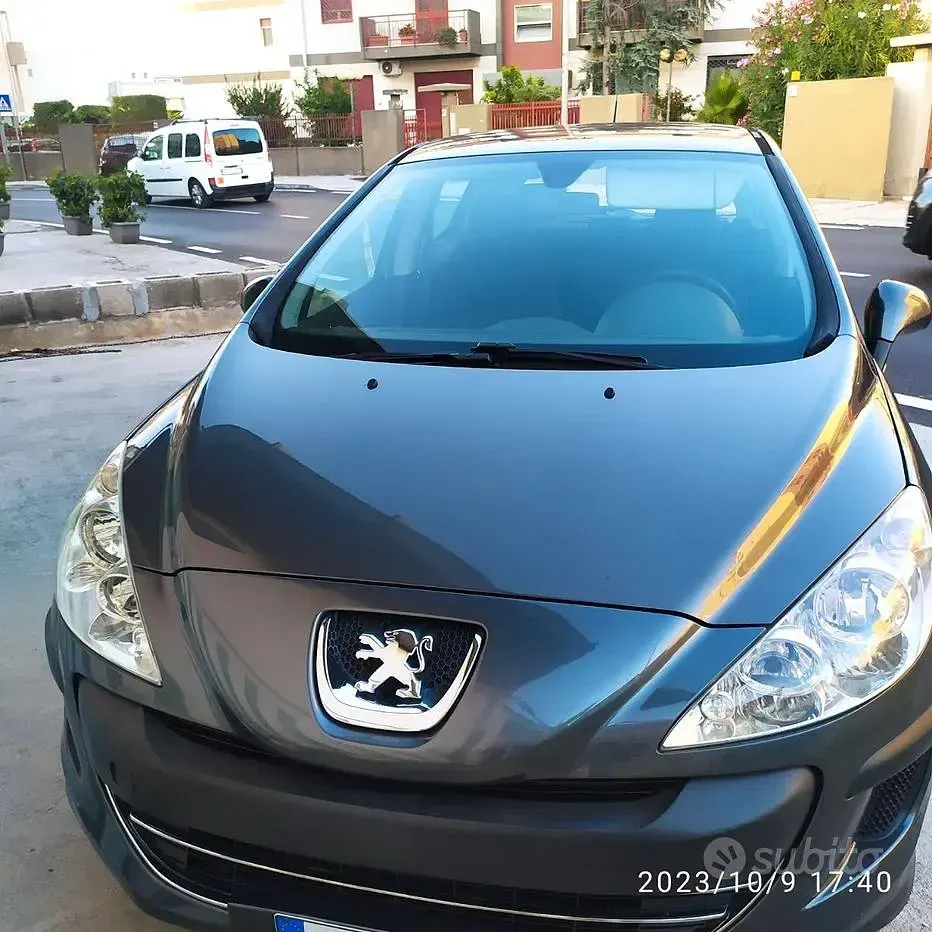 Usata Peugeot 308 95 CV (69 kW) 2008 Grigio Berlina