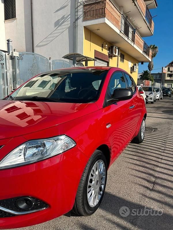 Gebraucht Lancia Ypsilon Gold 69 PS (50 kW) 2017 Rot Kleinwagen
