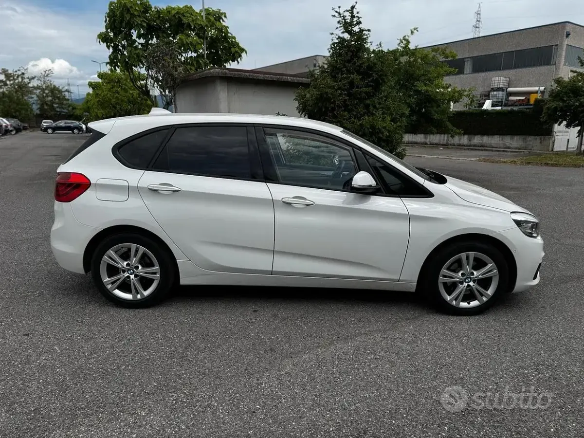 Usata BMW 218 Luxury Line 150 CV (110 kW) 2016 Bianco Station wagon