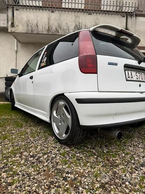 Usata Fiat Punto 133 CV (97 kW) 1994 Bianco Berlina
