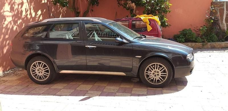 Blu/azzurro Usata 2005 Alfa Romeo Crosswagon Distinctive Station wagon | 3750 € - Immagine 1/4