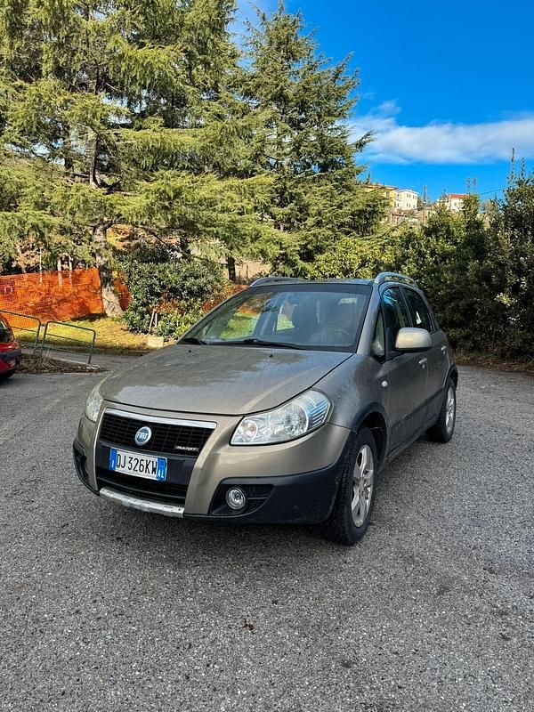 Usata Fiat Sedici 119 CV (87 kW) 2007 Oro SUV