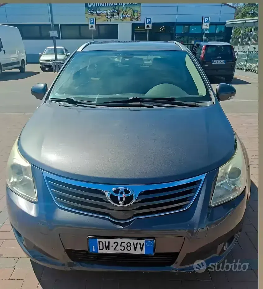 Usata Toyota Avensis T2 126 CV (92 kW) 2009 Grigio Station wagon