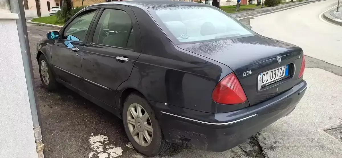 Usata Lancia Lybra 150 CV (110 kW) 2002 Blu Berlina