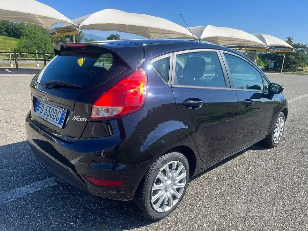 Usata Ford Fiesta Titanium 100 CV (73 kW) 2016 Blu Utilitaria