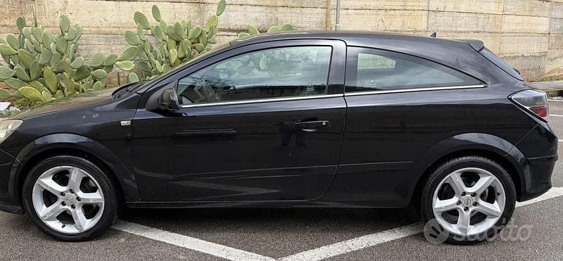 Usata Opel Astra GTC Cosmo 120 CV (88 kW) 2006 Nero Berlina