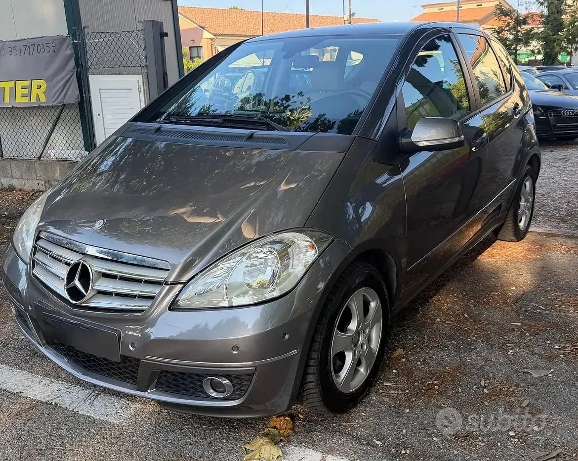 Usata Mercedes A160 Avantgarde 95 CV (69 kW) 2011 Grigio Utilitaria