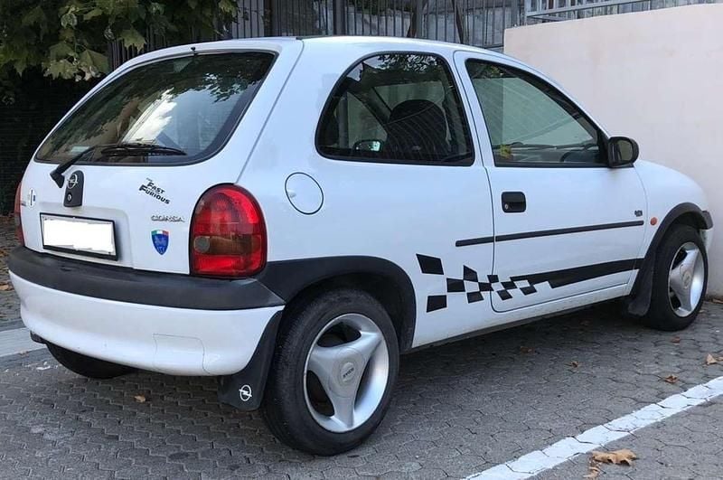 Usata Opel Corsa 67 CV (49 kW) 1998 Bianco Utilitaria