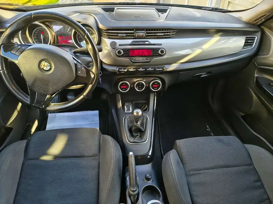 Usata Alfa Romeo Giulietta Distinctive 105 CV (77 kW) 2013 Nero Utilitaria