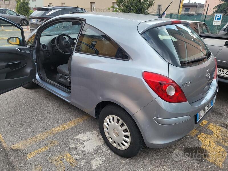 Usato 2007 Opel Corsa Benzin (3.800 €)