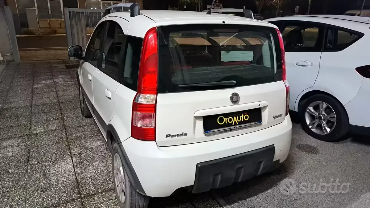 Usata Fiat Panda Climbing 60 CV (44 kW) 2010 Bianco Utilitaria