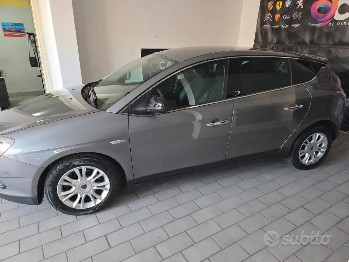 Usata Lancia Delta Platinum 120 CV (88 kW) 2012 Grigio Utilitaria