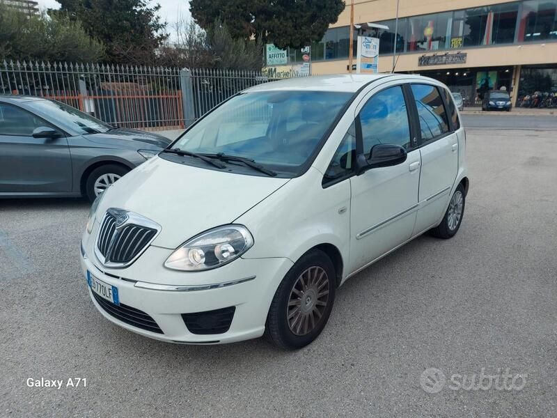 Bianco Usata 2012 Lancia Musa Gold Monovolume | 6000 € (Molto cara) - Immagine 1/4