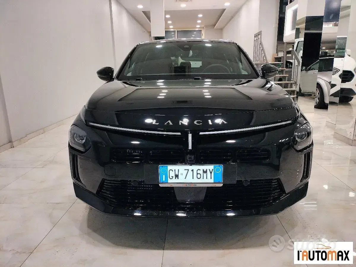 Usata Lancia Ypsilon 100 CV (73 kW) 2024 Nero Utilitaria