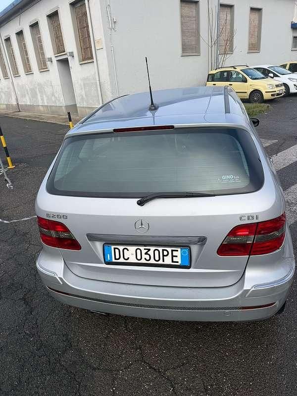 Usata Mercedes B200 140 CV (102 kW) 2006 Argento Monovolume