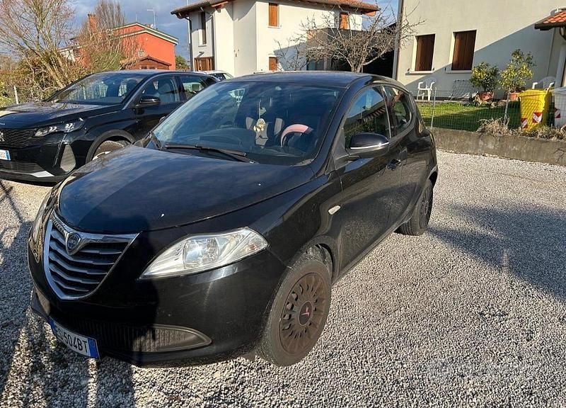 Usata Lancia Ypsilon 69 CV (50 kW) 2013 Nero Utilitaria