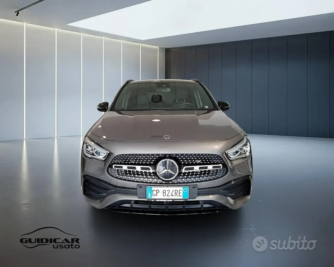 Usata Mercedes GLA200 Premium 150 CV (110 kW) 2023 Grigio SUV