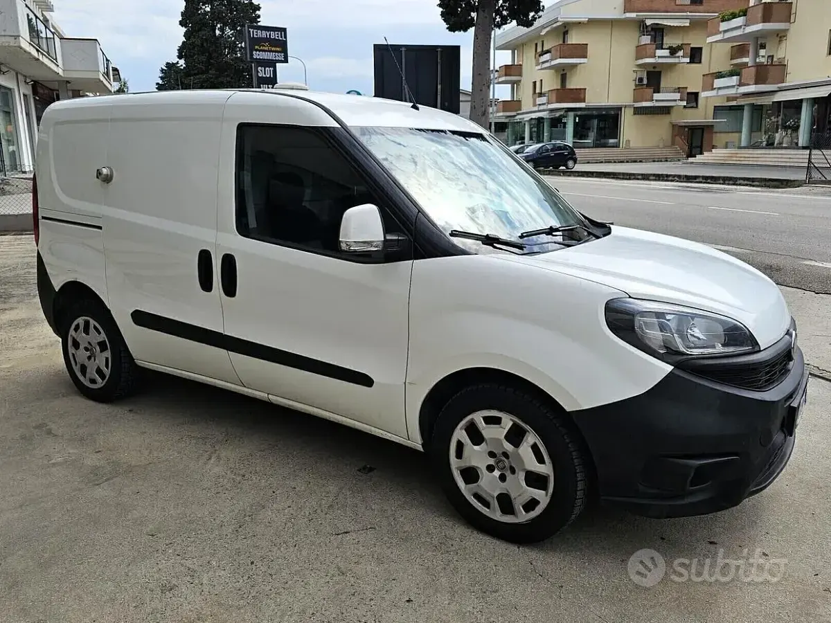 Usata Fiat Doblò 120 CV (88 kW) 2019 Bianco Monovolume