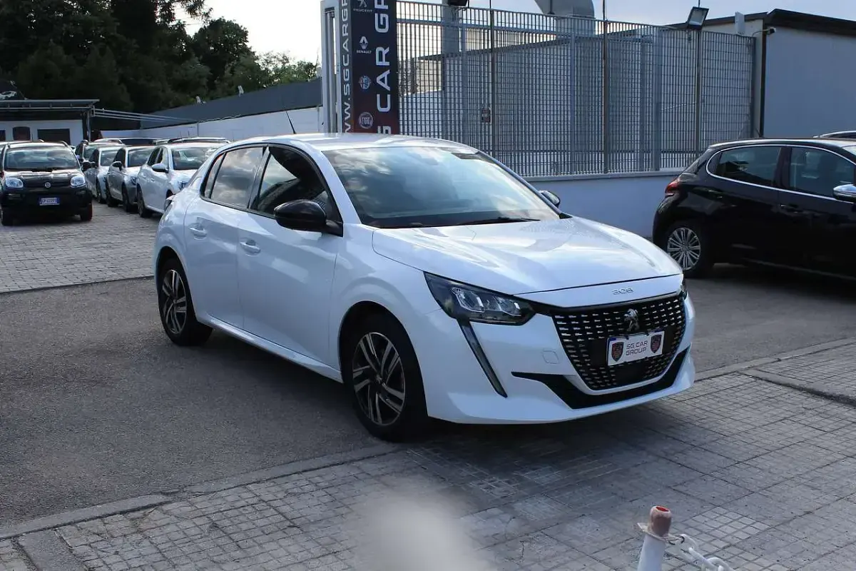 Usata Peugeot 208 GT 101 CV (74 kW) 2022 Other Utilitaria