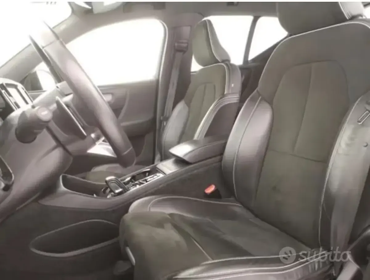 Usata Volvo XC40 150 CV (110 kW) 2019 Grigio SUV