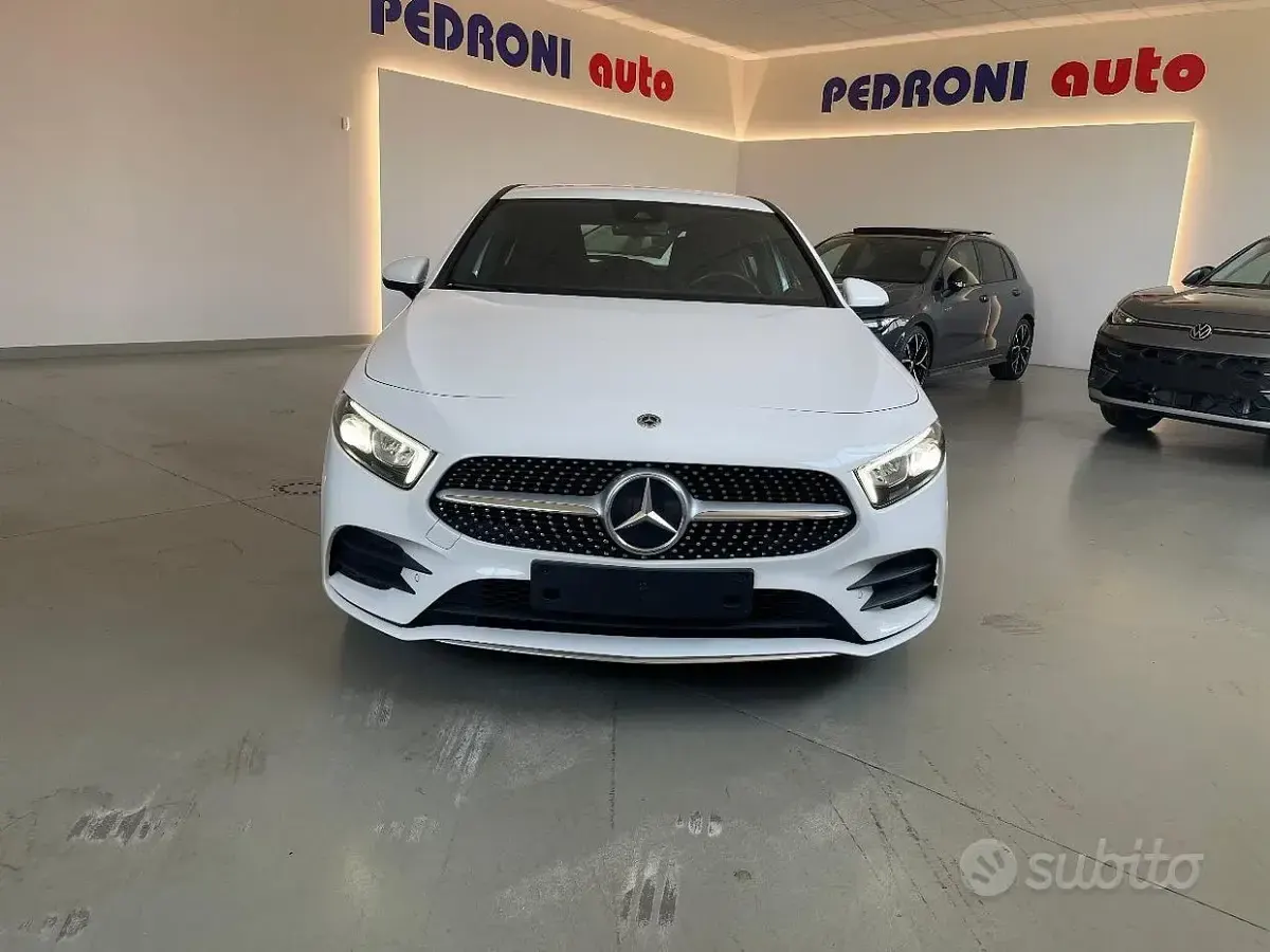 Usata Mercedes A180 AMG line 136 CV (100 kW) 2021 Bianco Berlina