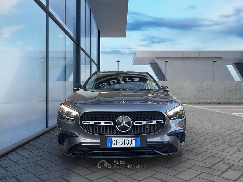 Grigio Usata 2024 Mercedes GLA200 Progressive SUV | 41.500 € (Buon prezzo) - Immagine 1/4